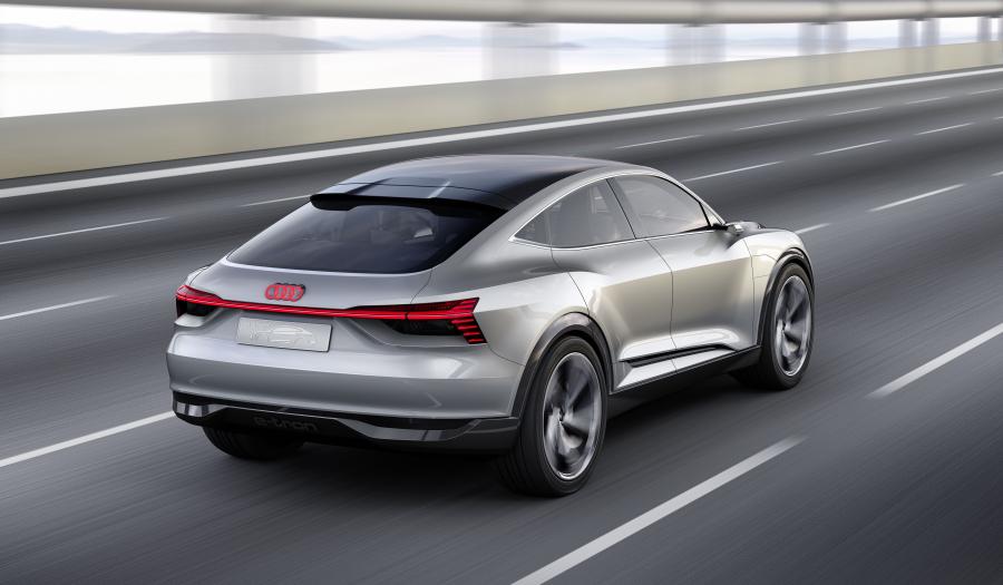  Audi e-tron Sportback Concept 2017 года  (фото 16 из 35)